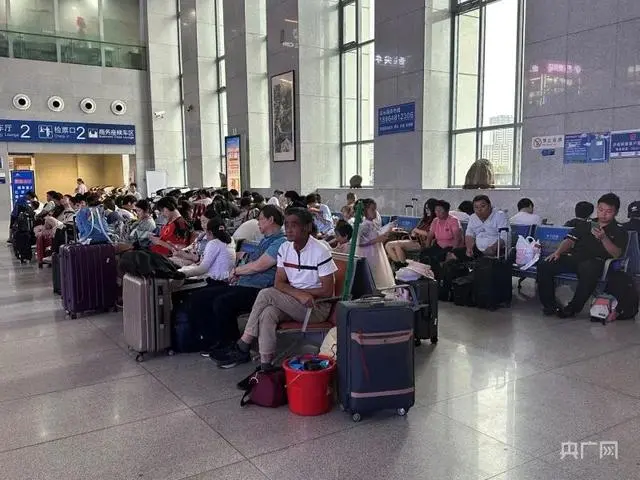 高铁站的按摩椅怎么收费_高铁站近9成是按摩椅?工作人员回应_高铁站按摩椅舒服吗